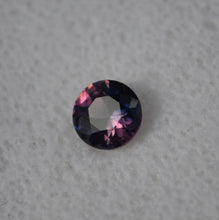 Load image into Gallery viewer, Outstanding Winza Sapphire Round Gemstone - 0.85 ct. - Pink, Purple, Orange, Blurple, Blue ~