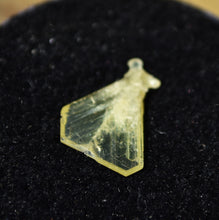 Load image into Gallery viewer, Chrysoberyl Fishtail Twin Crystal from Lac Alaotra, Madagascar