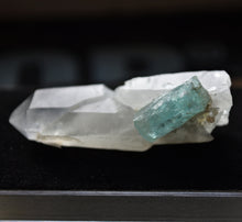 Load image into Gallery viewer, Vanadium Emerld on Quartz Crystals - Bicolor Emerald - Great Quality - 9.9 Grams
