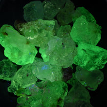Load image into Gallery viewer, Fluorescent Hyalite Opal - BY THE GRAM - Clean Faceting Material