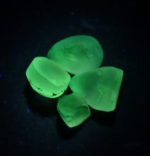 Load image into Gallery viewer, Hyalite Opal Facet Rough Parcel - CLEAN Pre-Forms - Intensely UV reactive - 8.43 ctw.