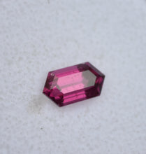 Load image into Gallery viewer, Pastel Purple Pyrope Garnet from Mozambique - 1.77 ct.