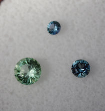 Load image into Gallery viewer, TOP SHELF Chrome and Vanadium Kornerupine - Round Gem Set - Excellent Quality Melee Gems