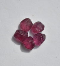 Load image into Gallery viewer, Mahenge Garnet from the ORIGINAL 2015 find - 13.12 ctw. - 5 pieces - Eye Clean
