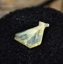 Load image into Gallery viewer, Chrysoberyl Fishtail Twin Crystal from Lac Alaotra, Madagascar
