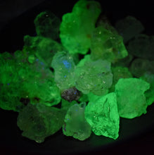 Load image into Gallery viewer, Fluorescent Hyalite Opal - BY THE GRAM - Clean Faceting Material
