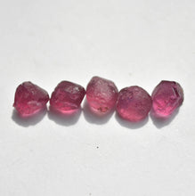 Load image into Gallery viewer, Mahenge Garnet from the ORIGINAL 2015 find - 13.12 ctw. - 5 pieces - Eye Clean
