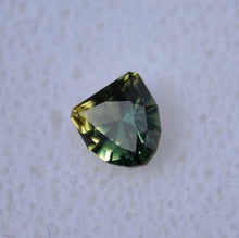 Load image into Gallery viewer, 1.05 ct. Vibrant Parti-Color Sapphire from Australia - Mesmerizing Color Combinations, Custom Design
