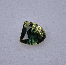 Load image into Gallery viewer, 1.05 ct. Vibrant Parti-Color Sapphire from Australia - Mesmerizing Color Combinations, Custom Design
