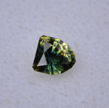 Load image into Gallery viewer, 1.05 ct. Vibrant Parti-Color Sapphire from Australia - Mesmerizing Color Combinations, Custom Design
