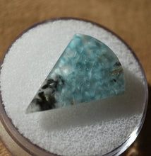 Load image into Gallery viewer, Gilalite-Included Quartz Gemstone - 18 ct.
