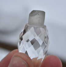 Load image into Gallery viewer, &#39;Sein Phoo&#39; Crystal - Used in Myanmar to Adorn the Tops of Temples - Ethically Sourced - 30 grams
