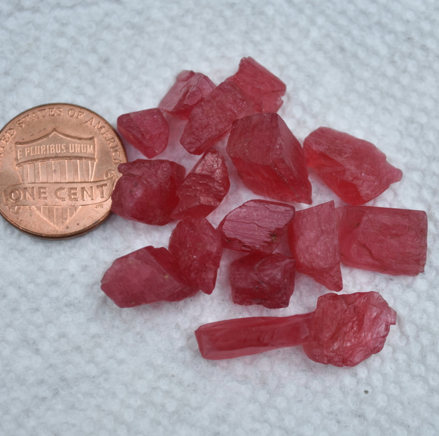 Brazilian Rhodonite - Partial and whole crystals - High-End Cabbing Rough - RARE material - 70 ctw.