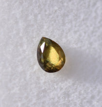 Load image into Gallery viewer, Kenya &#39;Oddball&#39; Yellow sapphire - With a plane of golden schiller - 0.86 ct.
