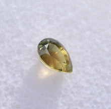 Load image into Gallery viewer, Kenya &#39;Oddball&#39; Yellow sapphire - With a plane of golden schiller - 0.86 ct.
